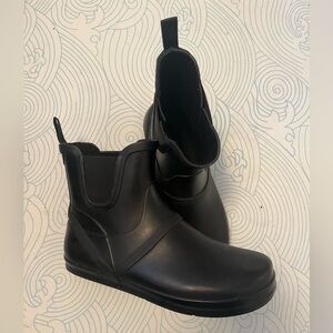 Women’s Black Gracie barefoot boots